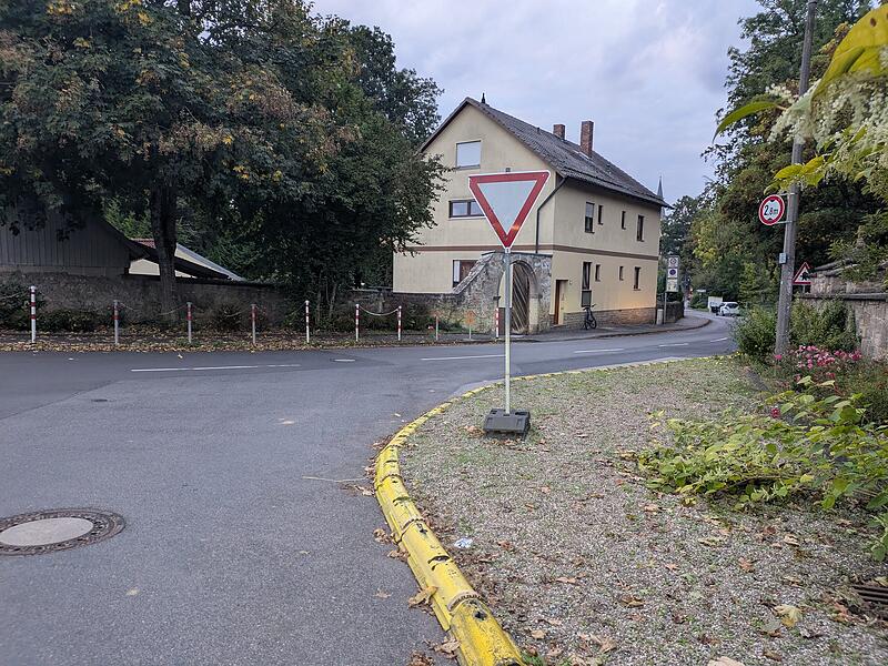 Das Provisorium an der Schützenstraße wird vom Bauhof Münnerstadt angegangen.