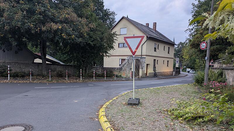 Das Provisorium an der Schützenstraße wird vom Bauhof Münnerstadt angegangen.