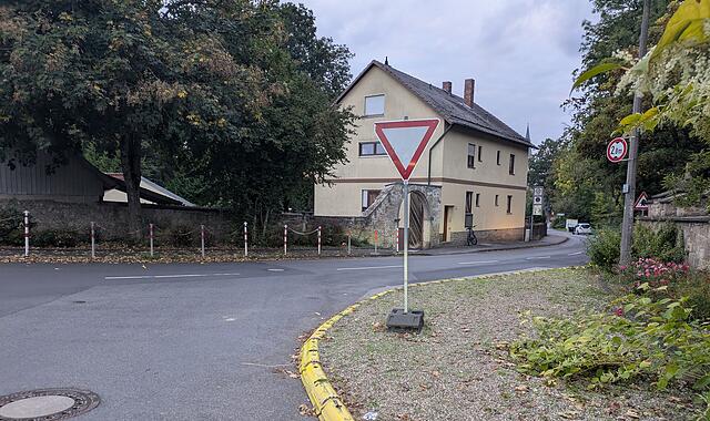 Das Provisorium an der Schützenstraße wird vom Bauhof Münnerstadt angegangen.
