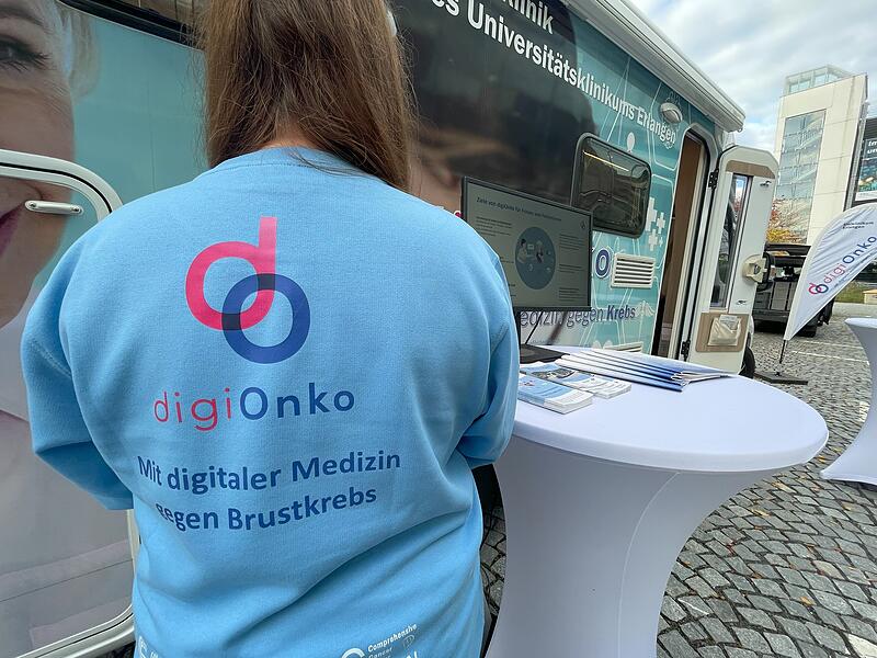 Das Forschungsprojekt DigiOnko setzt auf digitaler Medizin gegen Brustkrebs.
