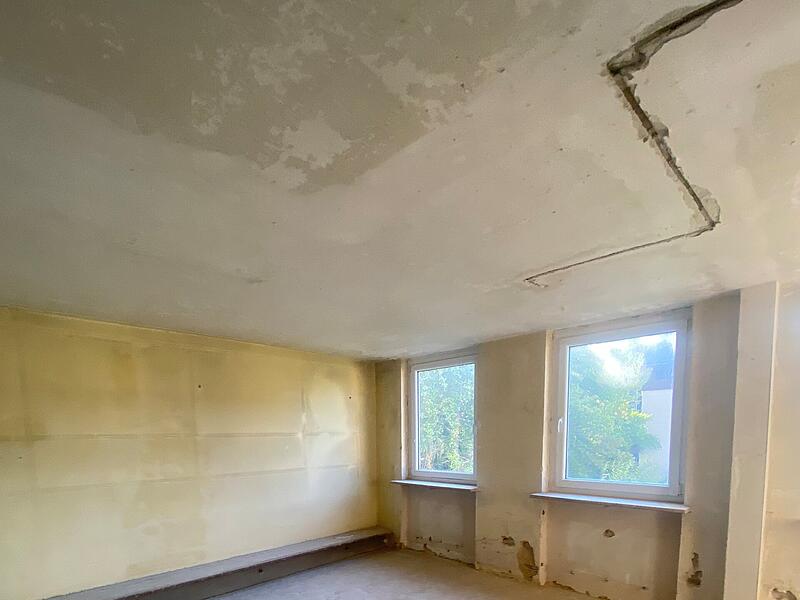 Blick in das alte Wohnbau-Geb&auml;ude