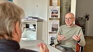 Diakon Georg Paszek kümmert sich nicht nur um die Seelsorge von Patienten und deren Angehörigen Zuhause, er ist auch Ansprechpartner für die Ärzte und Pflegekräfte des Palliativteams sowie in der Palliativakademie Bamberg im Einsatz.