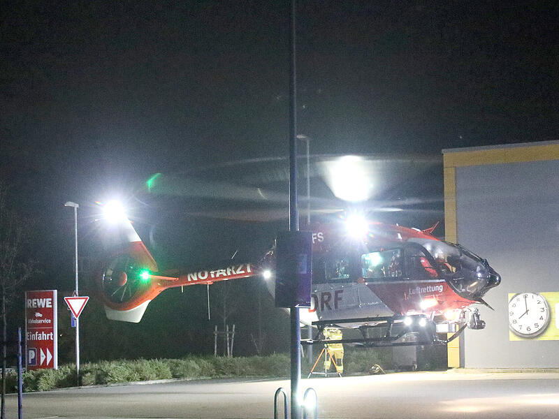 In der Nacht ist in Sonnefeld ein Brand ausgebrochen.  Viele Rettungskr&auml;fte r&uuml;ckten aus, auch ein Heli.