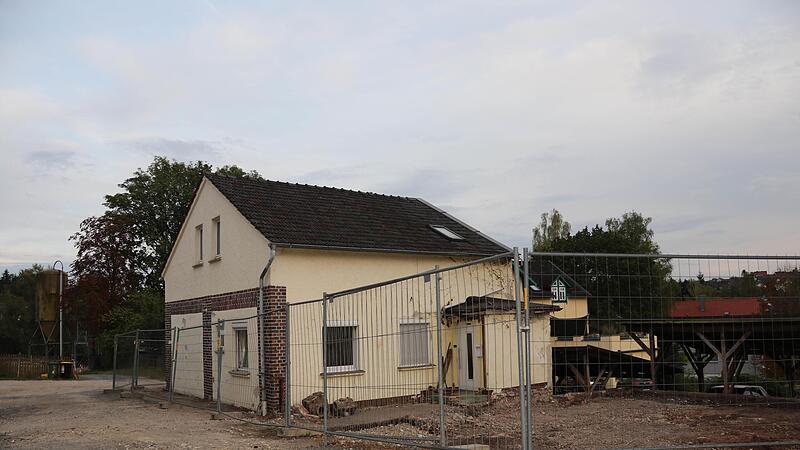 Geld f&uuml;r die Abbrucharbeiten auf dem Areal der Blaufabrik war im Haushalt vorgesehen, aber keins f&uuml;r den Neubau einer Hausarztpraxis. Deshalb musste der Gemeinderat nun Haushaltsmittel umschichten.