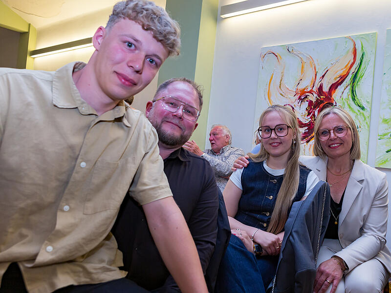 Die Familie ist mehr als stolz: Sohn Maximilian, Ehemann Daniel und Tochter Katharina