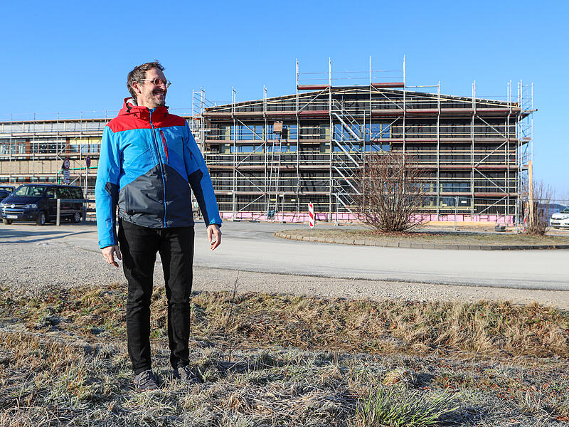 Stellvertretender Schulleiter Tobias G&ouml;tz von der Don Bosco -Schule Stappenbach w&uuml;nscht sich eine bessere &Ouml;PNV-Anbindung f&uuml;r die Schule.Don Bosco