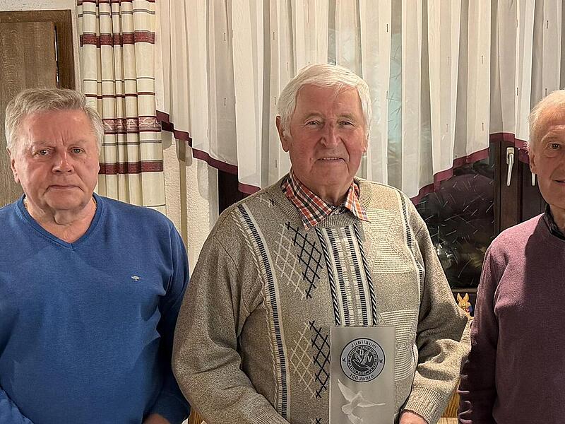 Sportreferent Günter Scheuring, Karl Harnus, Heinrich Hein, Karl Bauer (1. Vorsitzender Wermerichshausen), Peter Emes (1. Vorsitzender Münnerstadt) Sportreferent Günter Scheuring, Karl Harnus, Heinrich Hein, Karl Bauer (1. Vorsitzender Wermerichshausen), Peter Emes (1. Vorsitzender Münnerstadt)