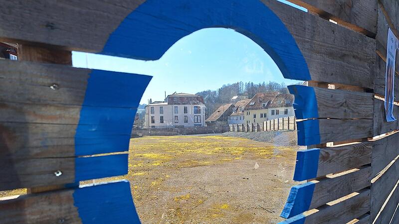 Die Aktionsgemeinschaft vermisst sichtbare Fortschritte in der Neugestaltung des Hussitenplatzes.