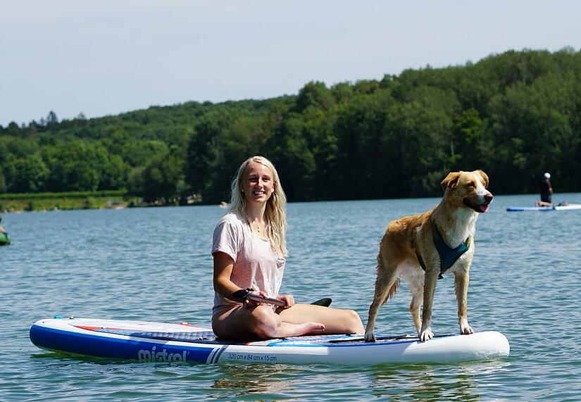 Auch Hunde haben Spaß beim Stand-Up-Paddling
