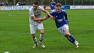 Tobias Spengler (links, Eßleben) und Nico Bienert (Nordheim) im Duell um den Ball