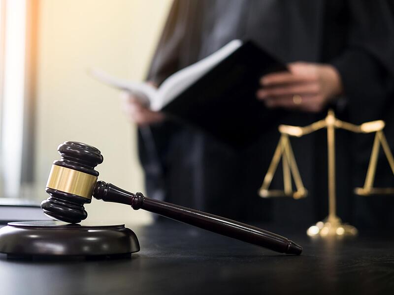 Gericht fällt Urteil Gericht fällt Urteil