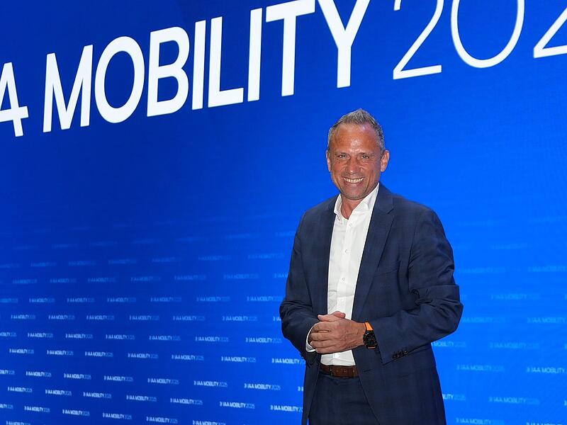 Bayerns Umweltminister Thorsten Glauber (Freie Wähler) besucht die Internationale Automobilausstellung IAA in München. Im Gespräch mit fraenkischertag.de spricht über seine Vision einer nachhaltigen Automobilwirtschaft.