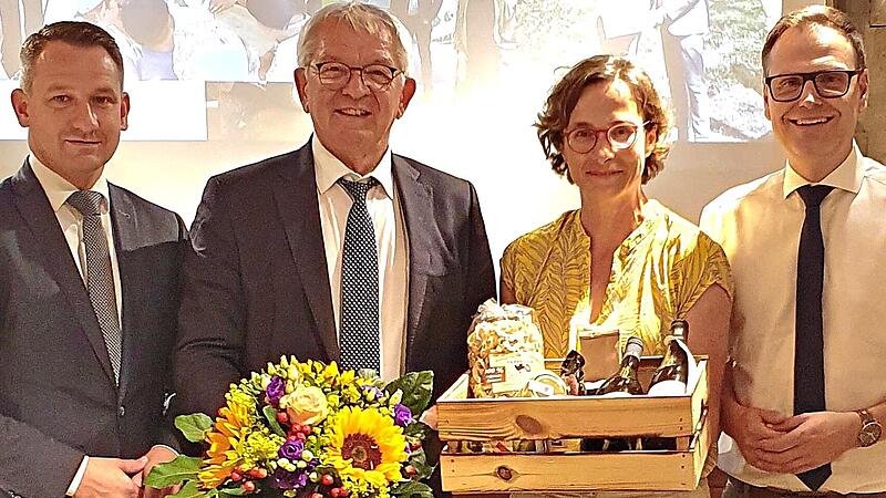 Mitgliederversammlung des Naturparks Steigerwald mit Verabschiedung von Johann Kalb (von links) Landrat und neuer 1. Naturpark-Vorsitzender Johannes Maciejonczyk, Landrat a.D. und ehem. Naturpark-Vorsitzender Johann Kalb, Geschäftsführerin Sandra ... Mitgliederversammlung des Naturparks Steigerwald mit Verabschiedung von Johann Kalb (von links) Landrat und neuer 1. Naturpark-Vorsitzender Johannes Maciejonczyk, Landrat a.D. und ehem. Naturpark-Vorsitzender Johann Kalb, Geschäftsführerin Sandra ...