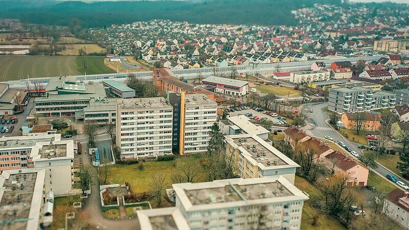 Kaum ein Forchheimer Stadtteil, um den sich so viele Mythen und Vorurteile ranken wie der Norden. In einer multimedialen Reportage erzählen Menschen von ihrem Leben und gewähren einen ganz exklusiven Blick auf ihr „Scherbenviertel".