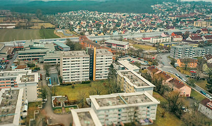 Kaum ein Forchheimer Stadtteil, um den sich so viele Mythen und Vorurteile ranken wie der Norden. In einer multimedialen Reportage erz&auml;hlen Menschen von ihrem Leben und gew&auml;hren einen ganz exklusiven Blick auf ihr &bdquo;Scherbenviertel".