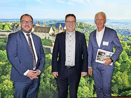 Feierten zehn Jahre Tourismusregion: Vorsitzender Landrat Sebastian Straubel, Regierungspräsident Florian Luderschmid, Geschäftsführer Jörg Steinhardt.