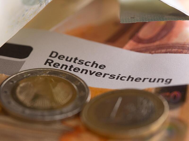 Die Rentenkommission sei in einem breiten Konsens zu Empfehlungen von historischem Ausmaß gekommen, erklärte CSU-Landesgruppenchef Alexander Hoffmann. Die Rentenkommission sei in einem breiten Konsens zu Empfehlungen von historischem Ausmaß gekommen, erklärte CSU-Landesgruppenchef Alexander Hoffmann.