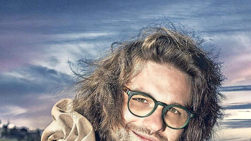 Die M&ouml;nchskutte steht ihm schon einmal gut: Florian Herrnleben wird der lokalen Politprominenz im Februar die Leviten lesen.