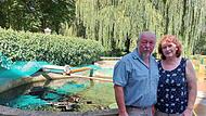 „Quell der Hoffnung“: Maria und Gerhardt Rudolf, Betreiber der Fischzucht Deusdorfer Mühle, können nach dem Diesel-Vorfall in der Lauter und schweren Verlusten immerhin wieder eines der Fischbecken mit frischem Quellwasser befüllen.