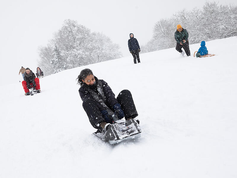 Am fr&uuml;hen Nachmittag nutzten ein paar Bamberger den Sauersberg zum Rodeln oder Skifahren.