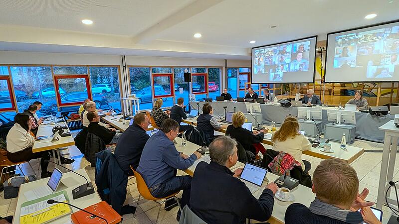 Ab Mai wird sich der Forchheimer Stadtrat neu zusammensetzen. Am 8. M&auml;rz sind 40 Menschen zum Teil neu, zum Teil wieder in den Stadtrat gew&auml;hlt worden. Die gro&szlig;e &Uuml;bersicht in Bildern.
