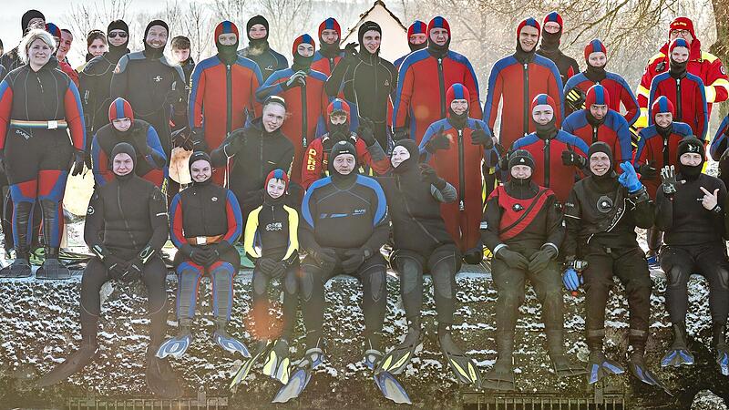 Die Teilnehmerinnen und Teilnehmer des 9. Neujahrsschwimmen in Hirschaid. Die Teilnehmerinnen und Teilnehmer des 9. Neujahrsschwimmen in Hirschaid.