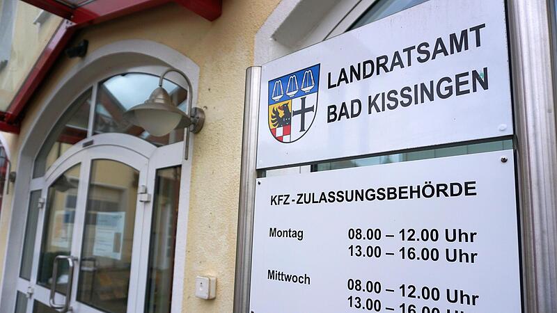 In Bad Br&uuml;ckenau hat die Zulassungsbeh&ouml;rde nur noch an zwei Tagen in der Woche ge&ouml;ffnet. F&uuml;hrerscheine bekommt man in Bad Br&uuml;ckenau keine, dazu m&uuml;ssen die B&uuml;rgerinnen und B&uuml;rger nach Bad Kissingen &ndash; jedoch nicht ohne vorher online einen Termin ver...