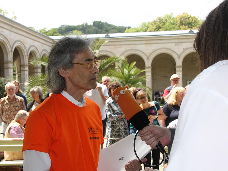 Star-Dirigent Kent Nagano im interview mit ZDF.