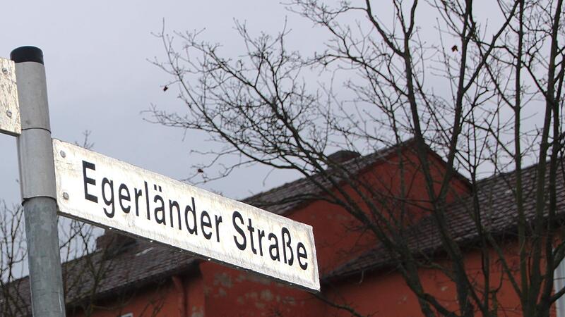 In der Egerländer Straße in Kitzingen kam es am Mittwochnachmittag zu einem Großeinsatz der Polizei. In der Egerländer Straße in Kitzingen kam es am Mittwochnachmittag zu einem Großeinsatz der Polizei.