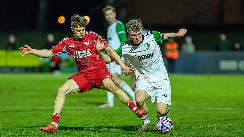 Uli Spies kehrt mit dem ATSV Erlangen nach Bamberg zurück Schnell und zweikampfstark: Ulrich Spies beackert die Außenbahn des ATSV Erlangen, stoppt hier den Eltersdorfer Felix Rippert.