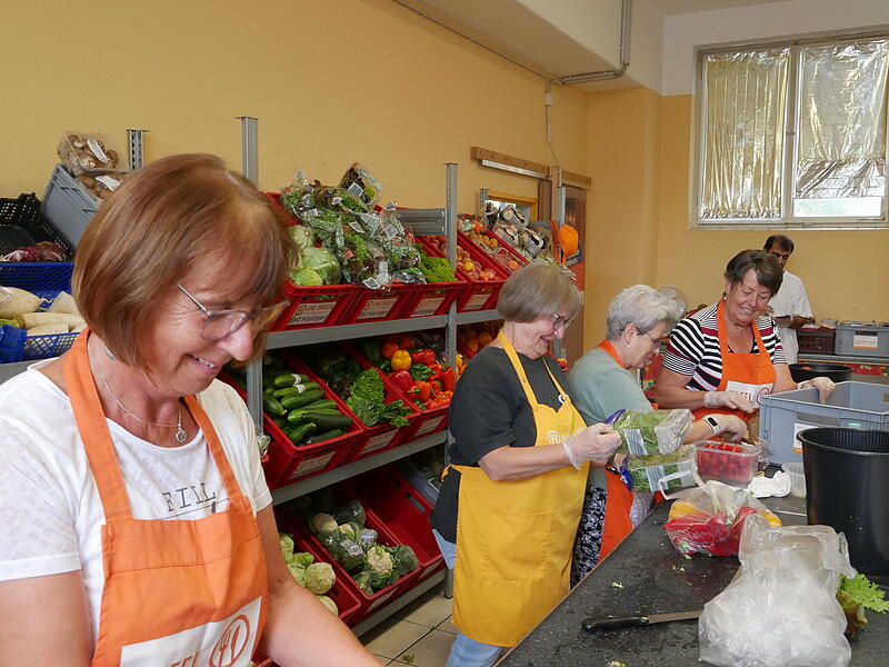 Die Ehrenamtlichen haben sichtlich Spaß an ihrer Arbeit. Die Ehrenamtlichen haben sichtlich Spaß an ihrer Arbeit.