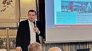 Martin Wende hat beim Neubürgerstammtisch von den Aufgaben des Bezirks berichtet.