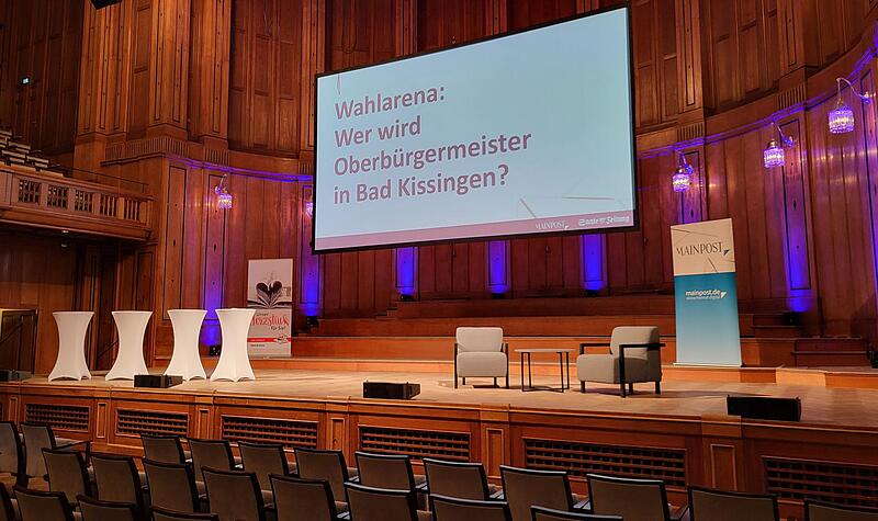Der Max-Littmann-Saal wurde f&uuml;r die Podiumsdiskussion bereits hergerichtet.