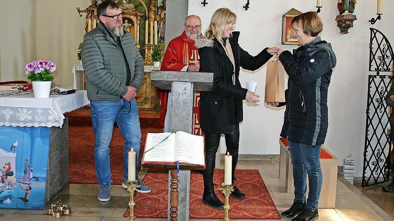 Matthias Geier , Pfarrer Peter R&uuml;b, Carolin Rentsch und Claudia Klopf.