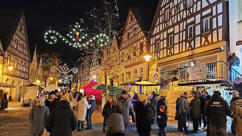 Die Innenstadt von Pottenstein wird zur weihnachtlichen Fußgängerzone.