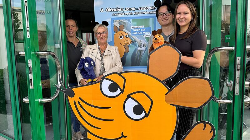 Die Weisendorfer Firma Peter Brehm GmbH macht am 3. Oktober mit beim bundesweiten T&uuml;r&ouml;ffner-Tag der &bdquo;Sendung mit der Maus". Es freuen sich auf viele Besucher: &bdquo;Mausbeauftragte" Angela Lindberg, Aufsichtsratsmitglied Elfriede Brehm, Minh Vuong Nguyen (Marketingabteilung) und Lara Engelhardt (Betriebliches Gesundheitsmanagement).