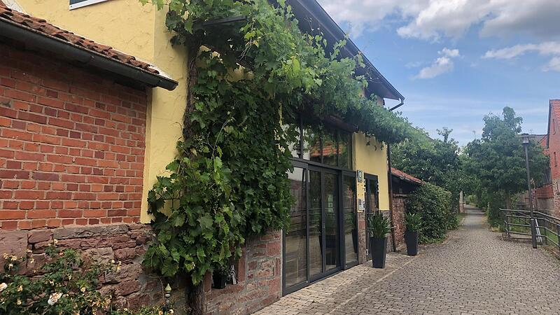 Idyllisch liegt das Weingut Hümmler in der „Schwarzen Gasse“ in Elfershausen. Idyllisch liegt das Weingut Hümmler in der „Schwarzen Gasse“ in Elfershausen.