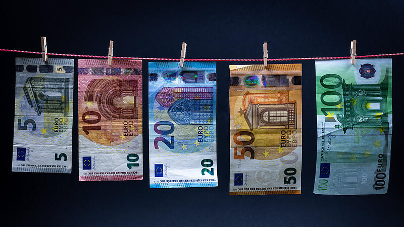 Den Schaden durch Geldw&auml;sche hat ein Experte bei einem Vortrag in H&ouml;chstadt auf j&auml;hrlich rund 100 Milliarden Euro in Deutschland beziffert.