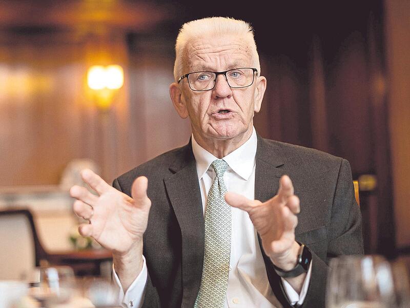 Winfried Kretschmann wurde im Jahr 2011 zum Ministerpr&auml;sidenten einer gr&uuml;n-roten Koalition in Baden-W&uuml;rttemberg gew&auml;hlt, 2016 und 2021 zum Chef von gr&uuml;n-schwarzen B&uuml;ndnissen.