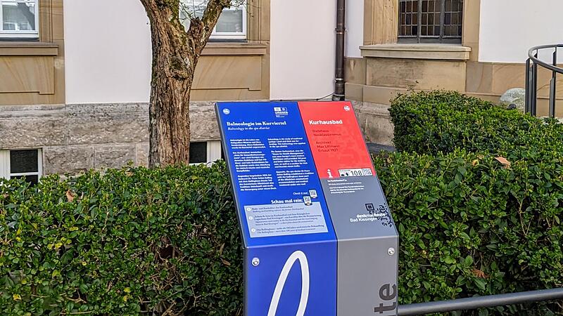 Beispiel einer der 15 Stelen der Welterbe-Entdecken-Tour wie hier am Kurhausbad mit QR-Code Beispiel einer der 15 Stelen der Welterbe-Entdecken-Tour wie hier am Kurhausbad mit QR-Code