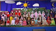 M&auml;rchenhaft: Die Theatergruppe der Siedlungsgrundschule.