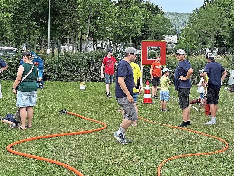Auf dem Baunacher Sportgel&auml;nde gaben zehn Vereine und Institutionen interessante Einblicke, darunter auch die Feuerwehr.