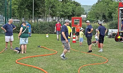 Auf dem Baunacher Sportgel&auml;nde gaben zehn Vereine und Institutionen interessante Einblicke, darunter auch die Feuerwehr.