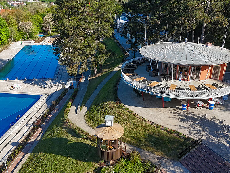 Das Terrassenschwimmbad wird am 15. Mai nach umfangreicher Sanierung wiederer&ouml;ffnet.