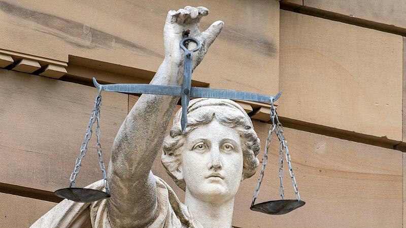 Am Kronacher Sch&ouml;ffengericht musste sich ein Mann wegen einer Raubserie verantworten.