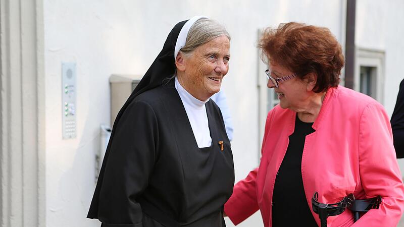 Generaloberin Katharina Wildenauer und Landtagspräsidentin a. D. Barbara Stamm im Jahr 2022 bei einem Treffen in Maria Bildhausen. Generaloberin Katharina Wildenauer und Landtagspräsidentin a. D. Barbara Stamm im Jahr 2022 bei einem Treffen in Maria Bildhausen.