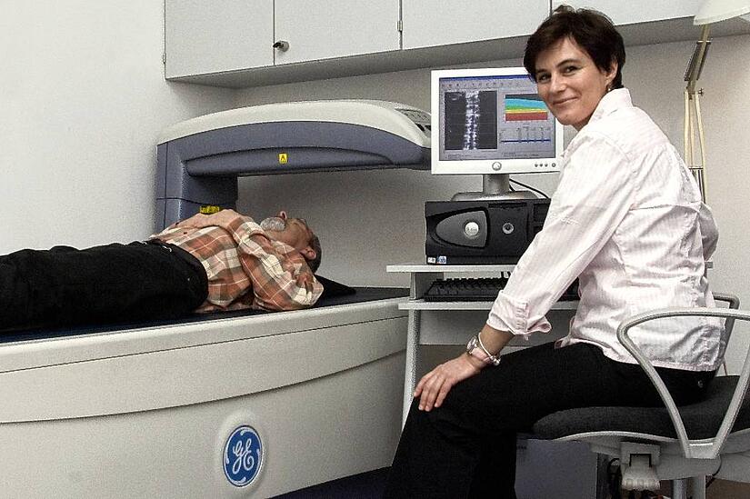 Osteoporose bleibt h&auml;ufig lange unbemerkt, manchmal dauert es Jahre, bis die Diagnose feststeht. Eine Diagnose im Anfangsstadium kann nur durch eine Knochendichtemessung festgestellt werden, informiert der Bundesselbsthilfeverband f&uuml;r Osteoporose.