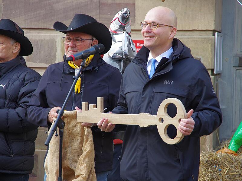 Noch hat Oberbürgermeister Dirk Vogel den Schlüssel fürs Rathaus in der Hand.