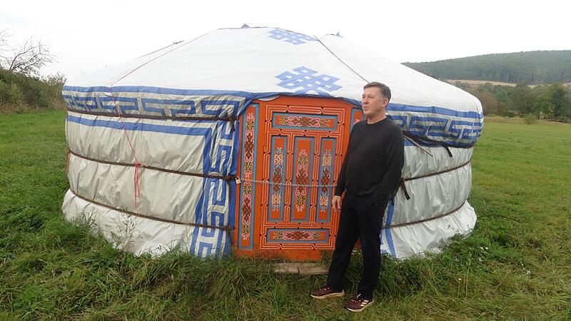 Thomas Eller von der Kunstm&uuml;hle hat in M&uuml;rsbach eine Jurte aufstellen lassen.