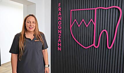 Petra Schmidt-Holzer hat ihre Praxis &bdquo;Franggnzahn&ldquo; genannt. Inzwischen ist der Ansturm so gro&szlig;, dass sie einen Aufnahmestopp verh&auml;ngt hat. Sonny Adam